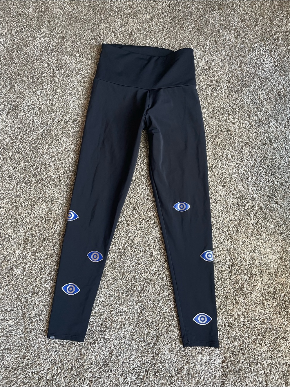 Onzie Woman’s High Rise Evil eye Legging Sz XS in gently used condition